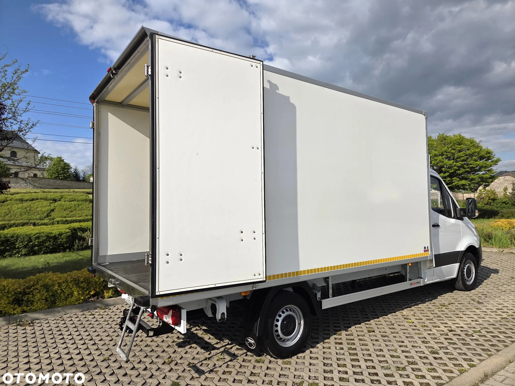Mercedes-Benz Sprinter - 15