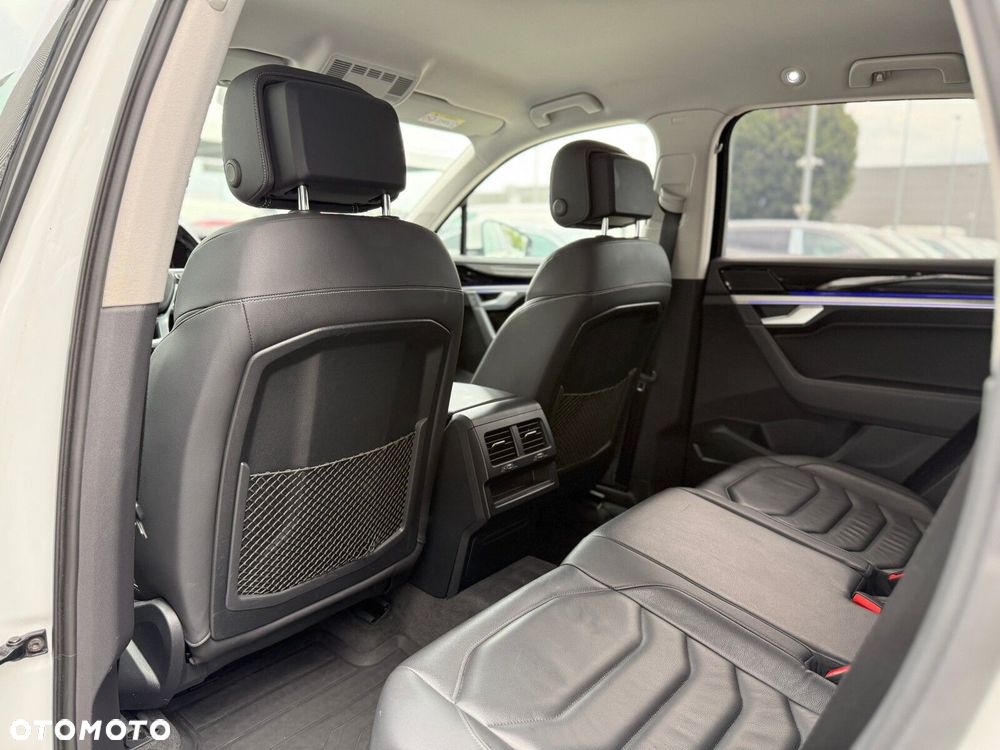 Volkswagen Touareg - 12