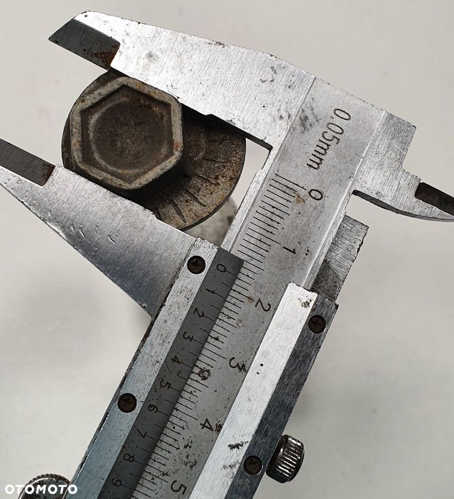 ŚRUBA MIMOŚRODOWA MERCEDES W176 - 3