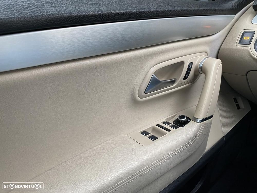 VW Passat CC 2.0 TDi BlueMotion DSG - 28