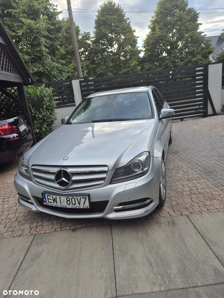 Mercedes-Benz Klasa C 180 CGI BlueEff Avantgarde - 2