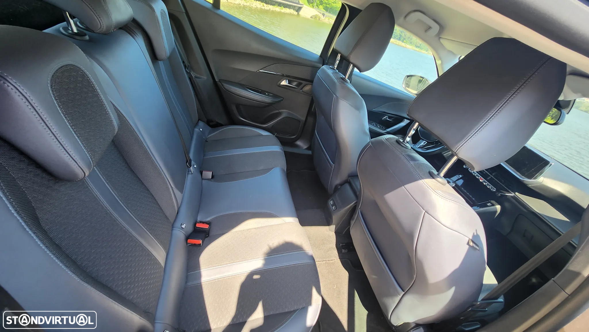 Peugeot 2008 1.5 BlueHDi Allure - 12