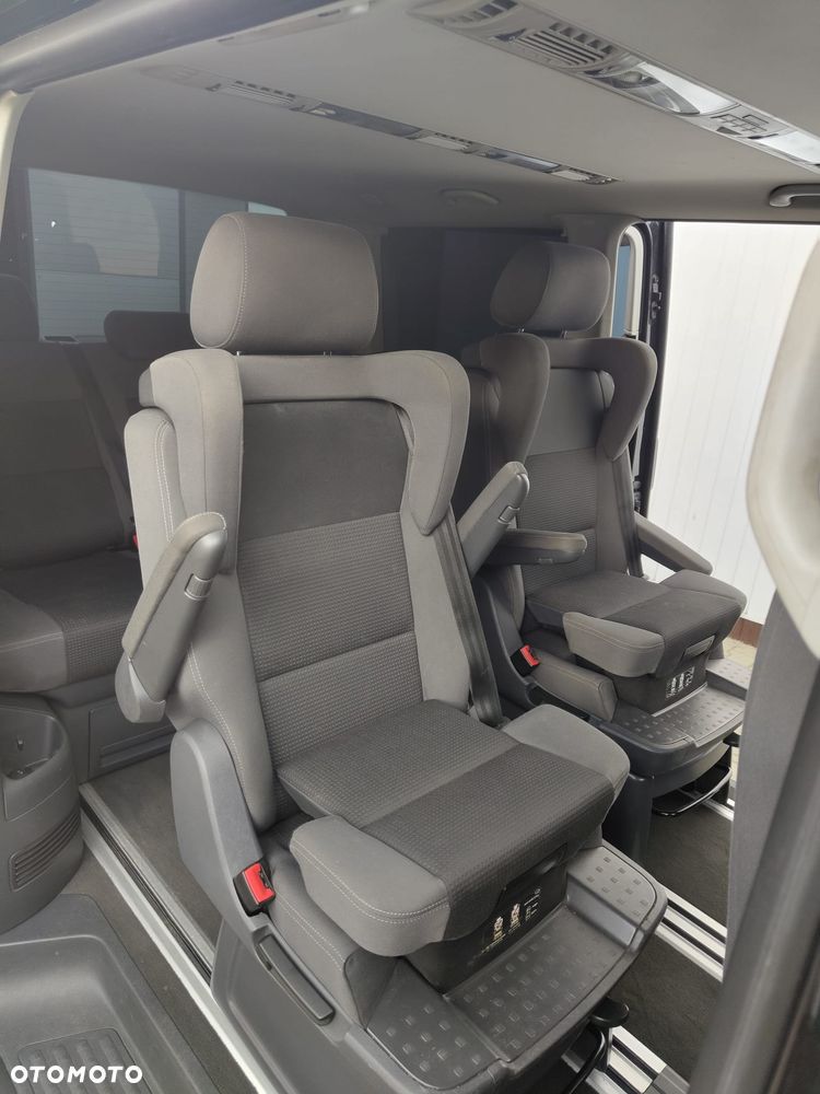 Volkswagen Multivan - 13