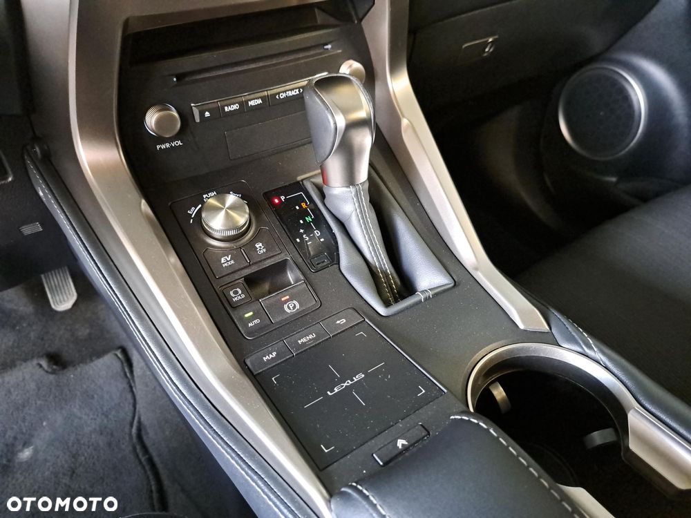 Lexus NX 300h Business Edition AWD - 28