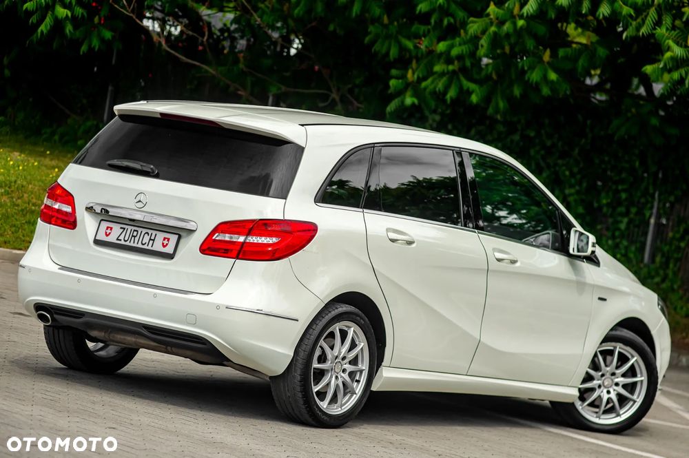 Mercedes-Benz Klasa B 200 7G-DCT AMG Line - 20