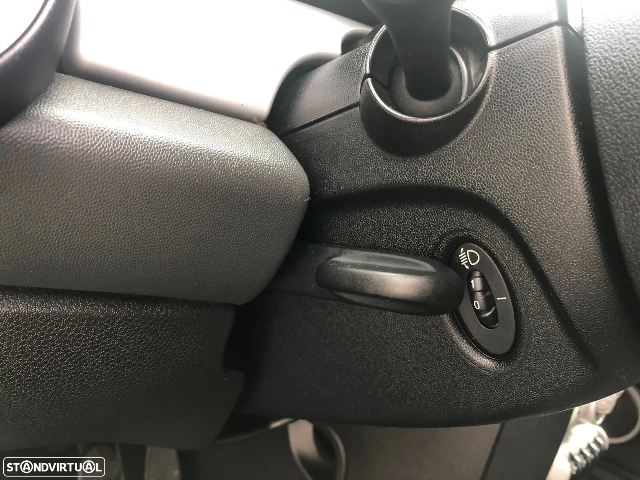 MINI 3 Portas Cooper D - 19