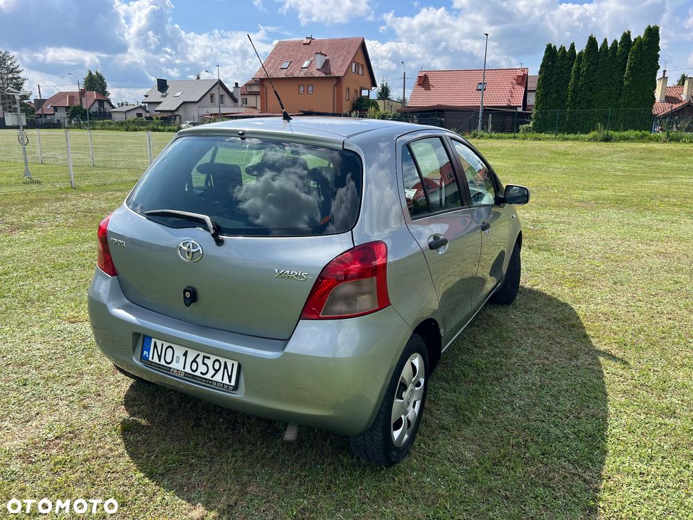 Toyota Yaris 1.0 Terra A/C - 4