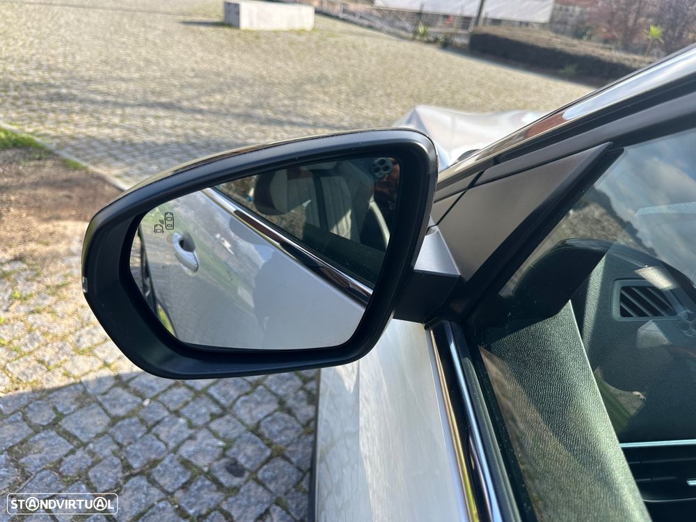 Peugeot 3008 1.6 Hybrid4 GT Line e-EAT8 - 40