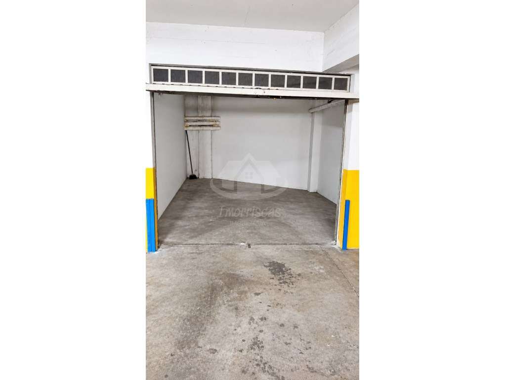 Garagem Box Fechada com 23 m² em Vialonga, Vila Franca de Xira - Grande imagem: 5/9