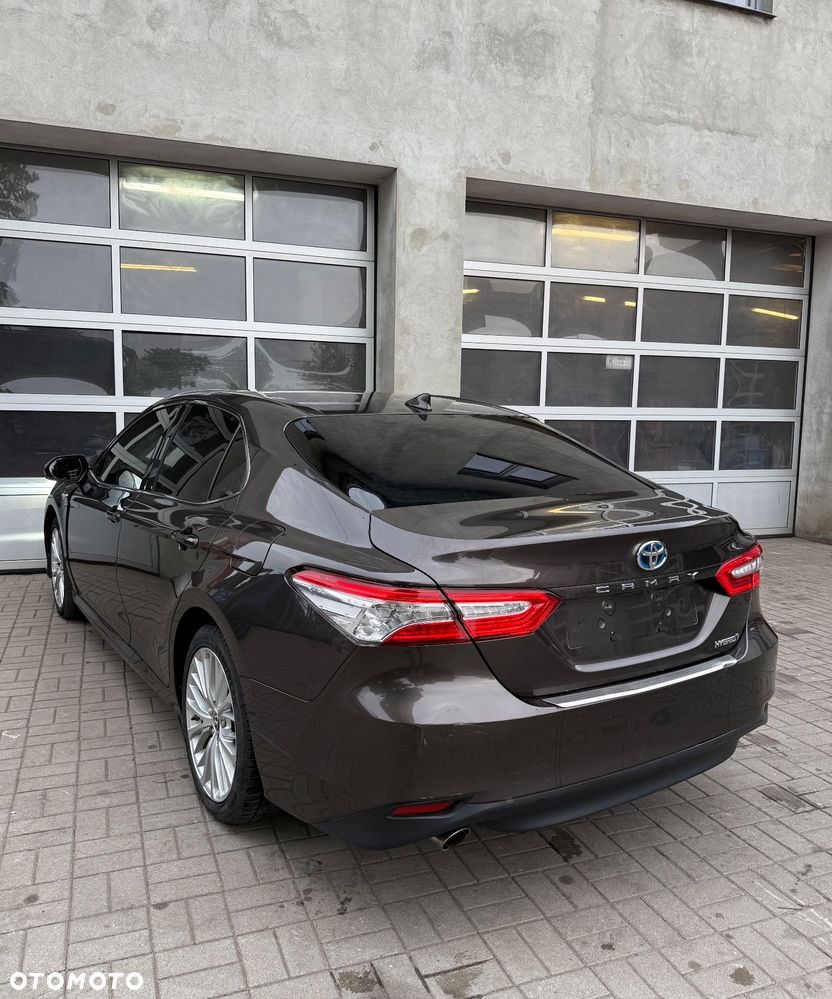Toyota Camry - 4