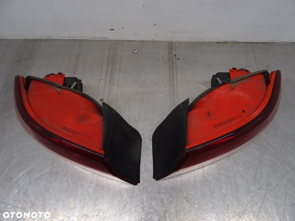 ALFA ROMEO 159 05-11 SEDAN 1.9 JTD LAMPA PRAWY LEWY TYŁ TYLNA W BŁOTNIK - 4