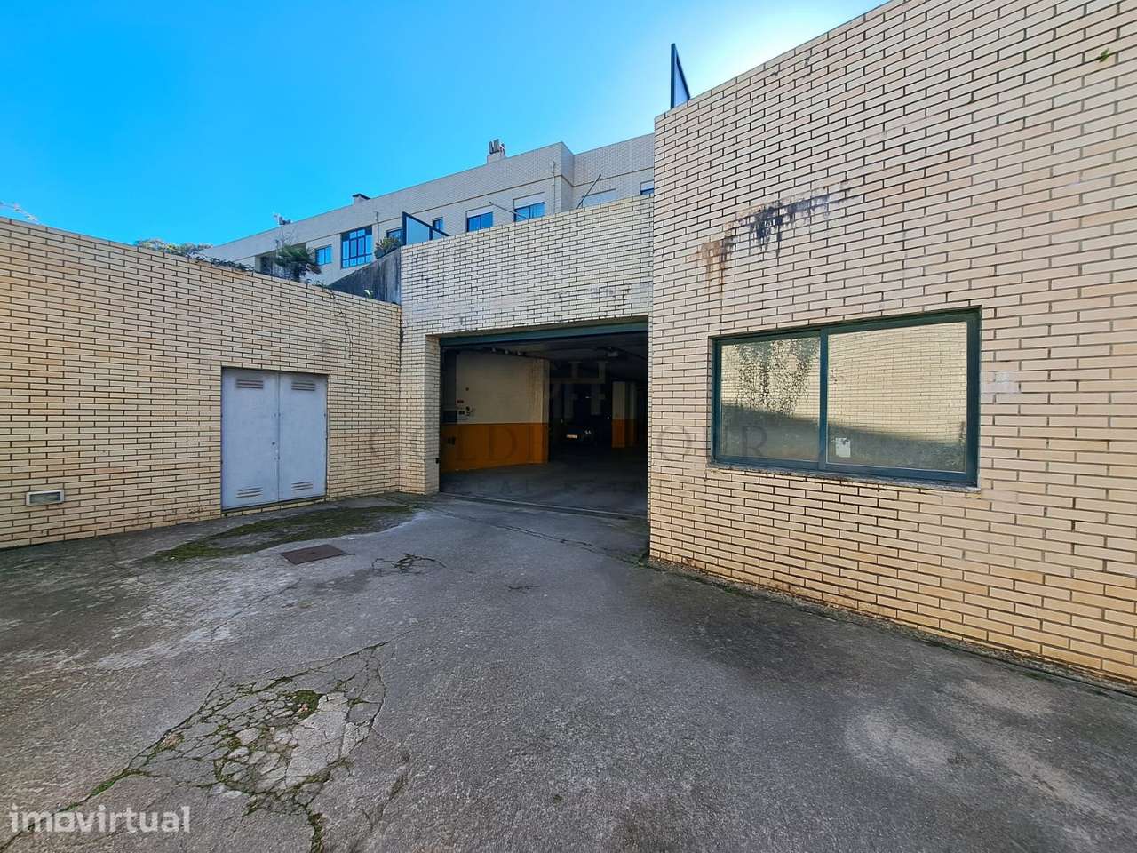 Loja Ampla com 25m de Fachada na Madalena, Gaia - Grande imagem: 4/19