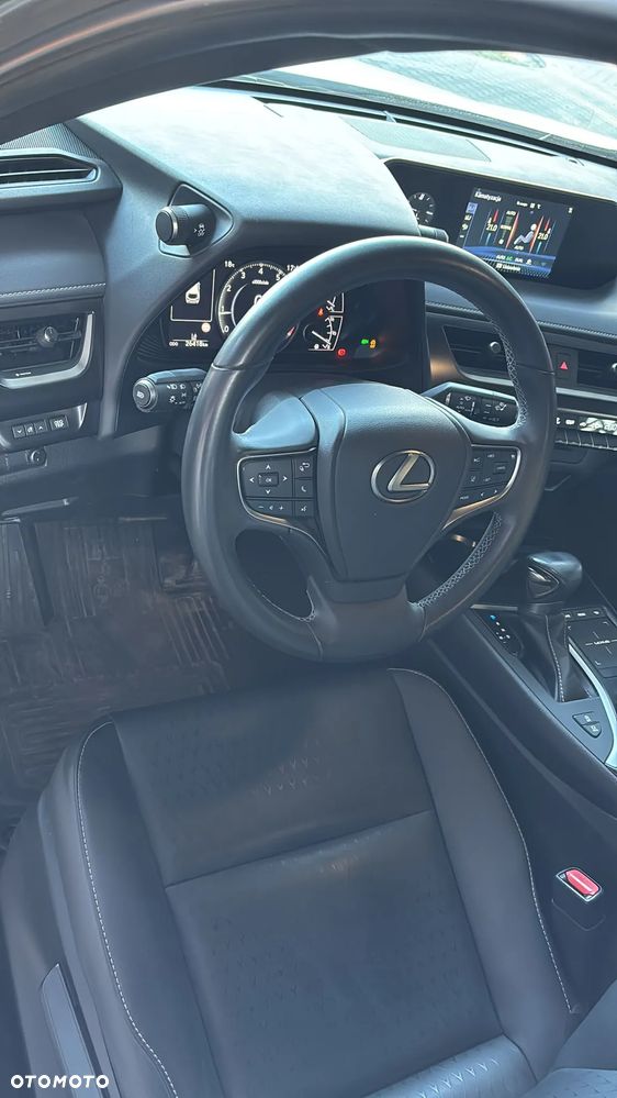 Lexus UX - 7