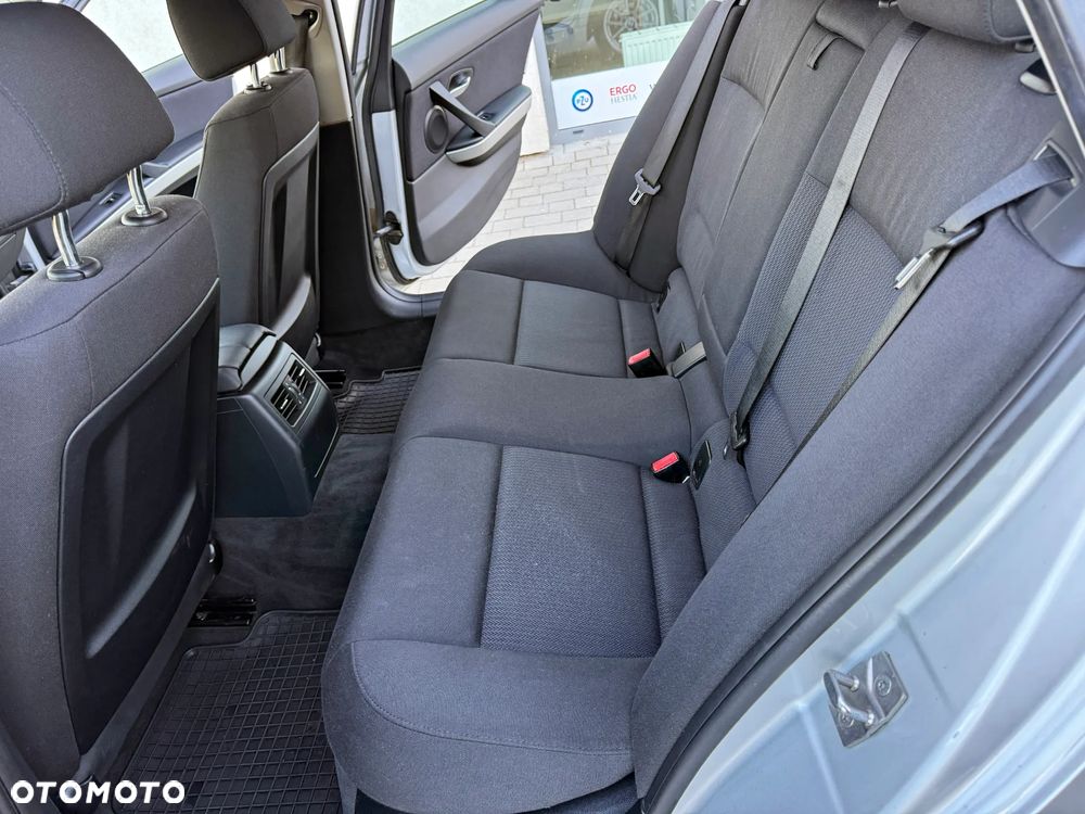 BMW Seria 3 320i Touring Edition Exclusive - 11