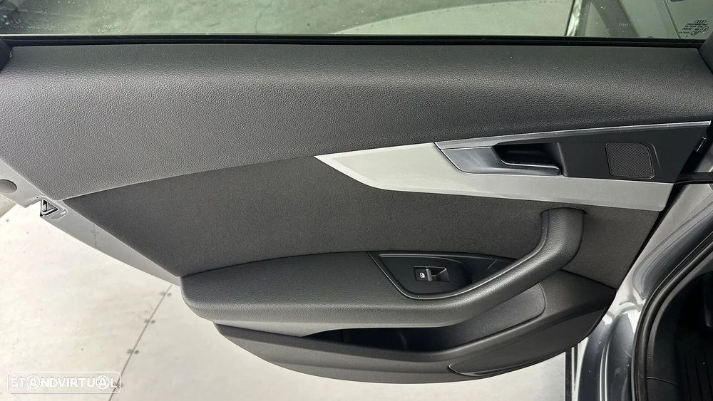 Audi A4 Avant 2.0 TDI Advance - 44