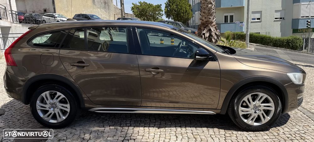 Volvo V60 2.0 D3 Momentum Geartronic - 9