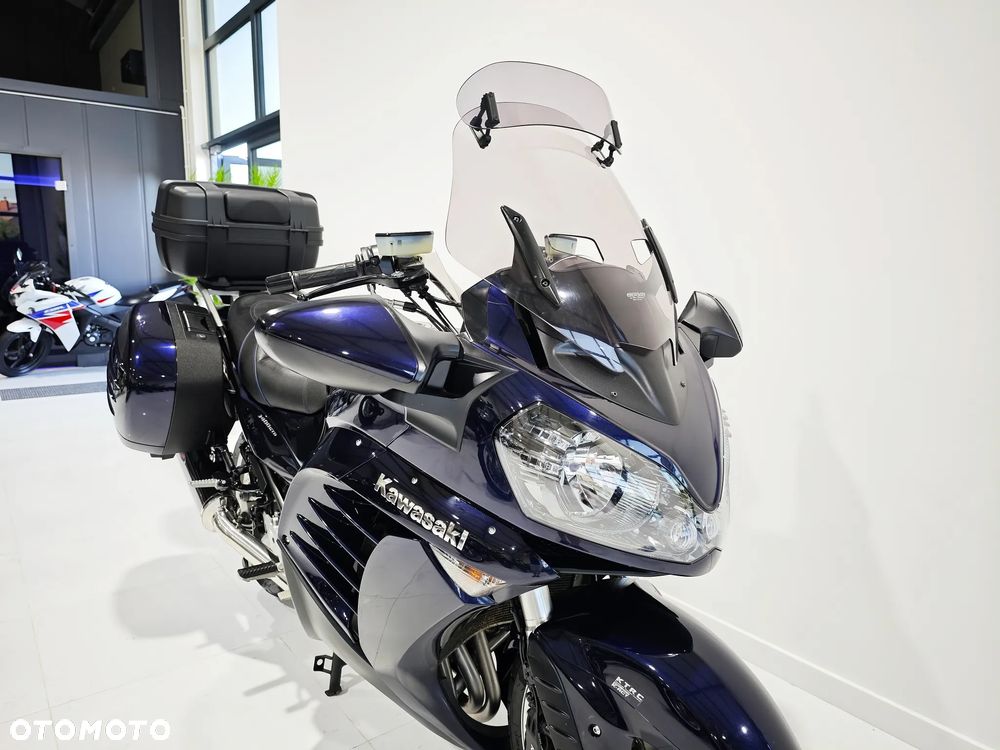 Kawasaki GTR - 9
