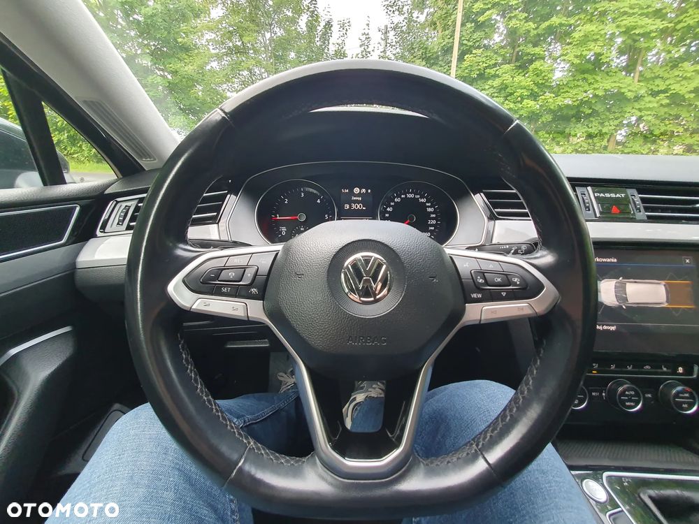 Volkswagen Passat 2.0 TDI SCR DSG Business - 14