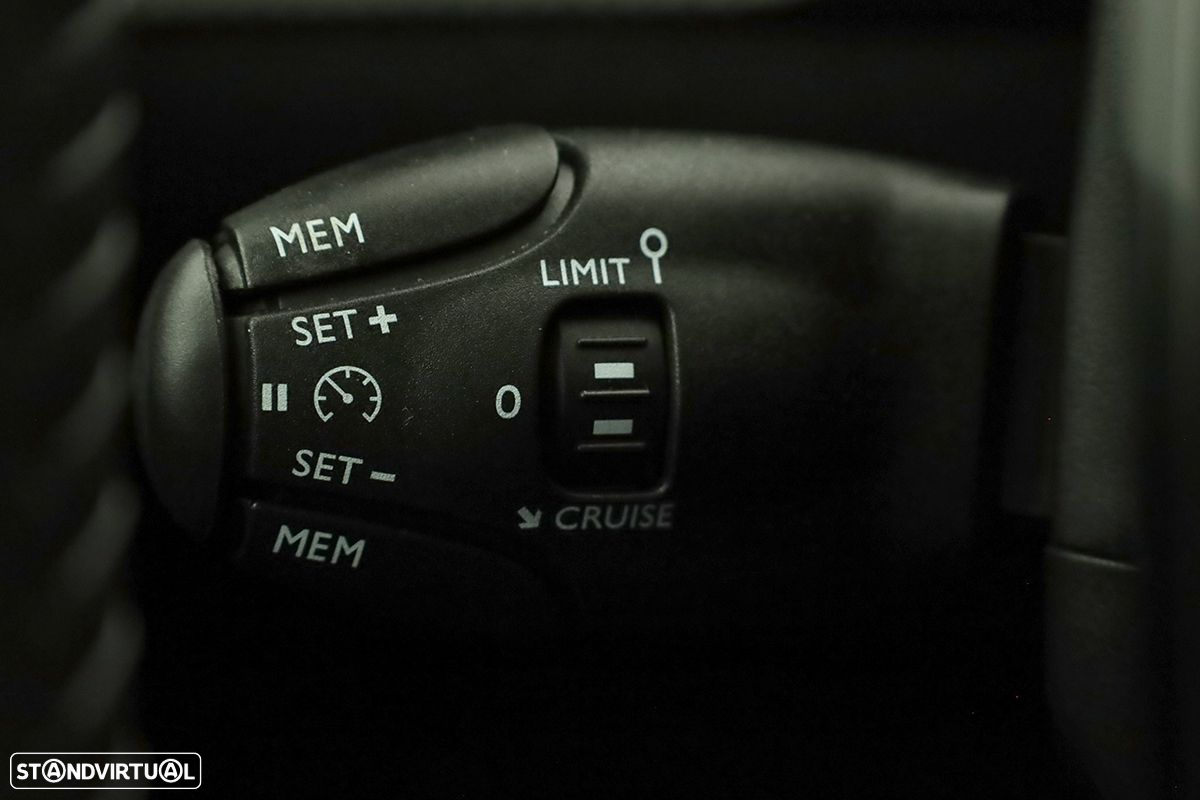 Peugeot 2008 1.2 PureTech Allure - 18