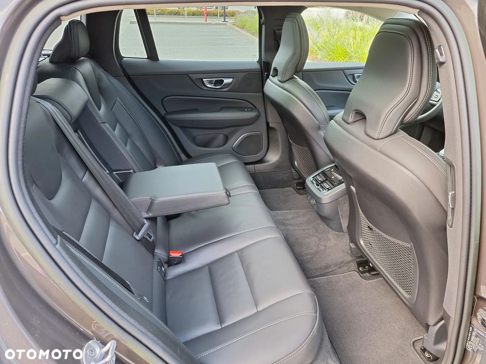 Volvo V60 Cross Country Ultimate B5 B AWD - 24