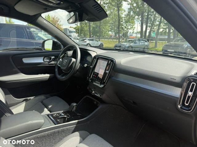 Volvo XC 40 B3 Plus Dark - 17