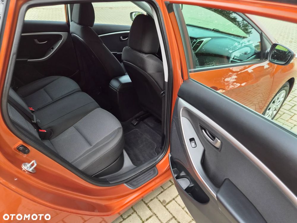 Hyundai i30 blue Kombi 1.6 CRDi Style - 13