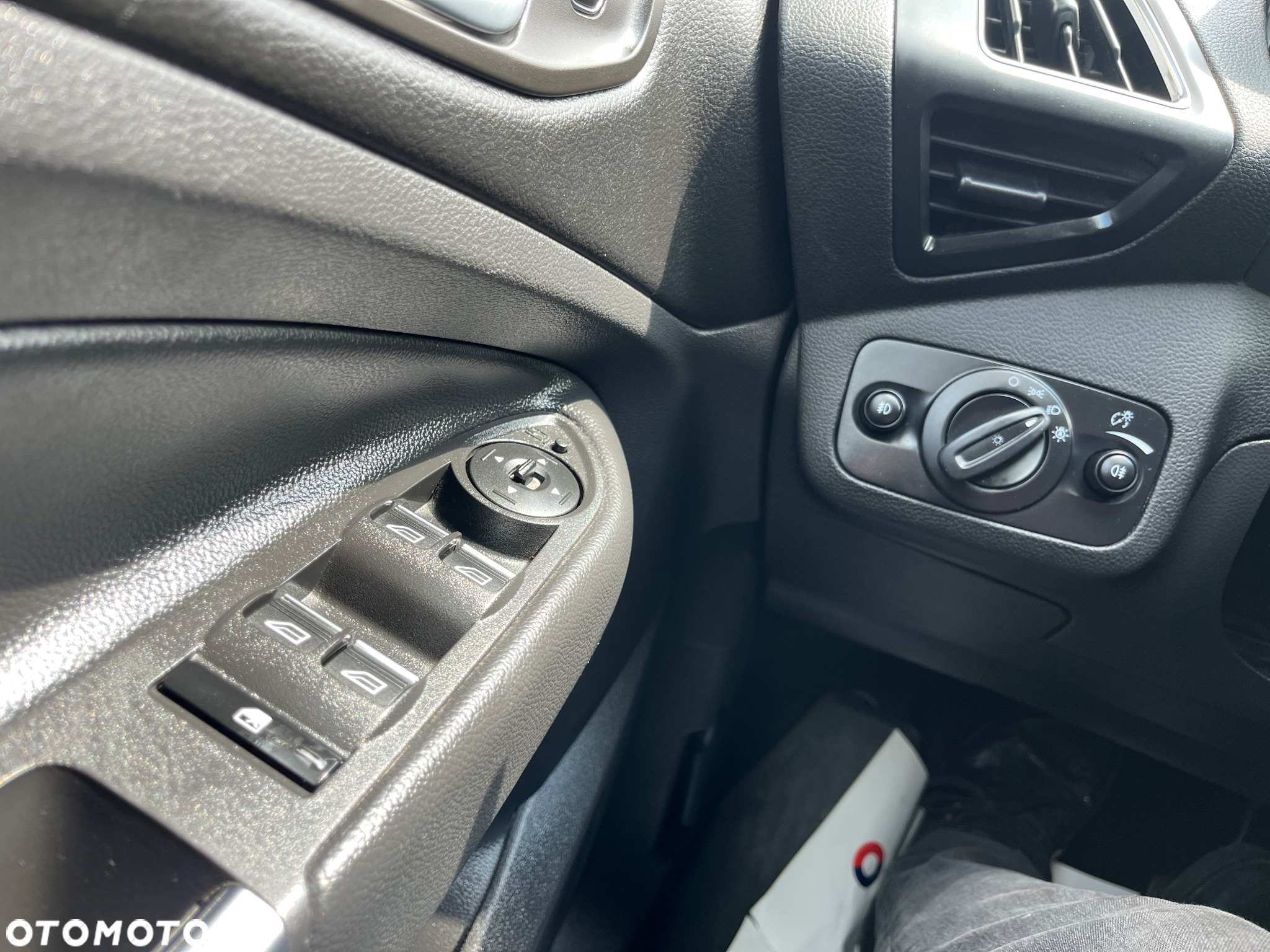 Ford Kuga 2.0 TDCi 2x4 Titanium - 9