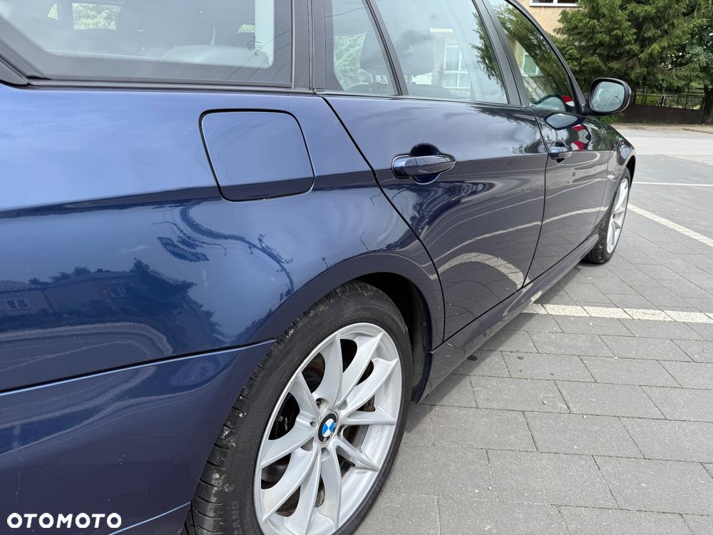 BMW Seria 3 318d DPF Touring Edition Lifestyle - 13