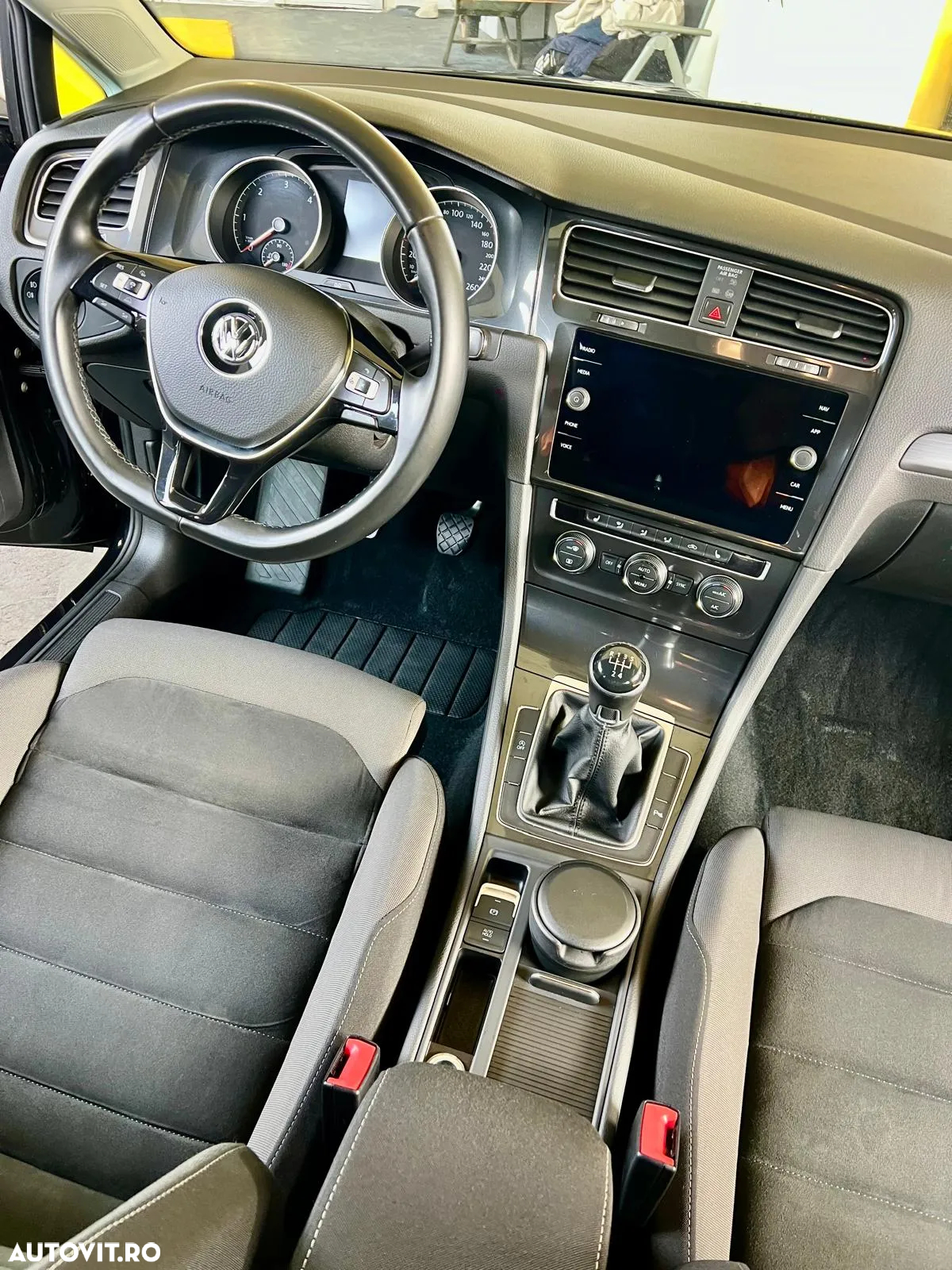 Volkswagen Golf 1.6 TDI Comfortline - 12