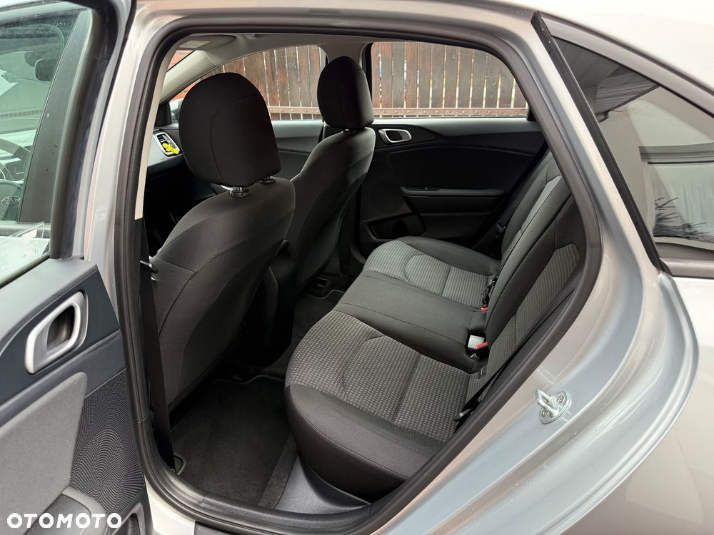 Kia Ceed - 9