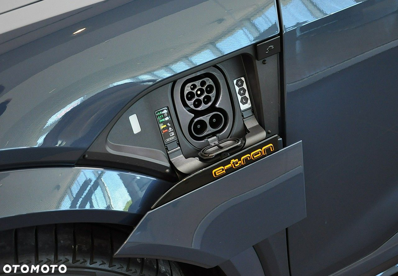 Audi e-tron - 10