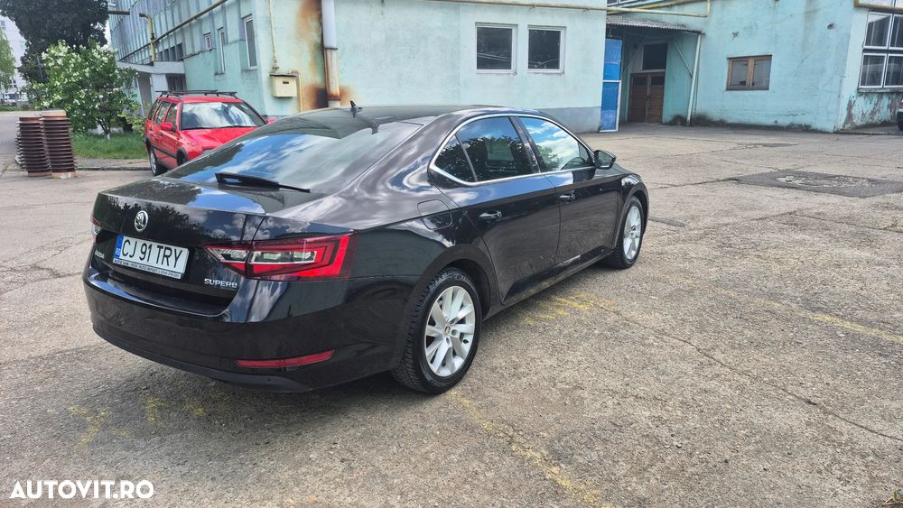 Skoda Superb 2.0 TDI DSG Sportline - 6