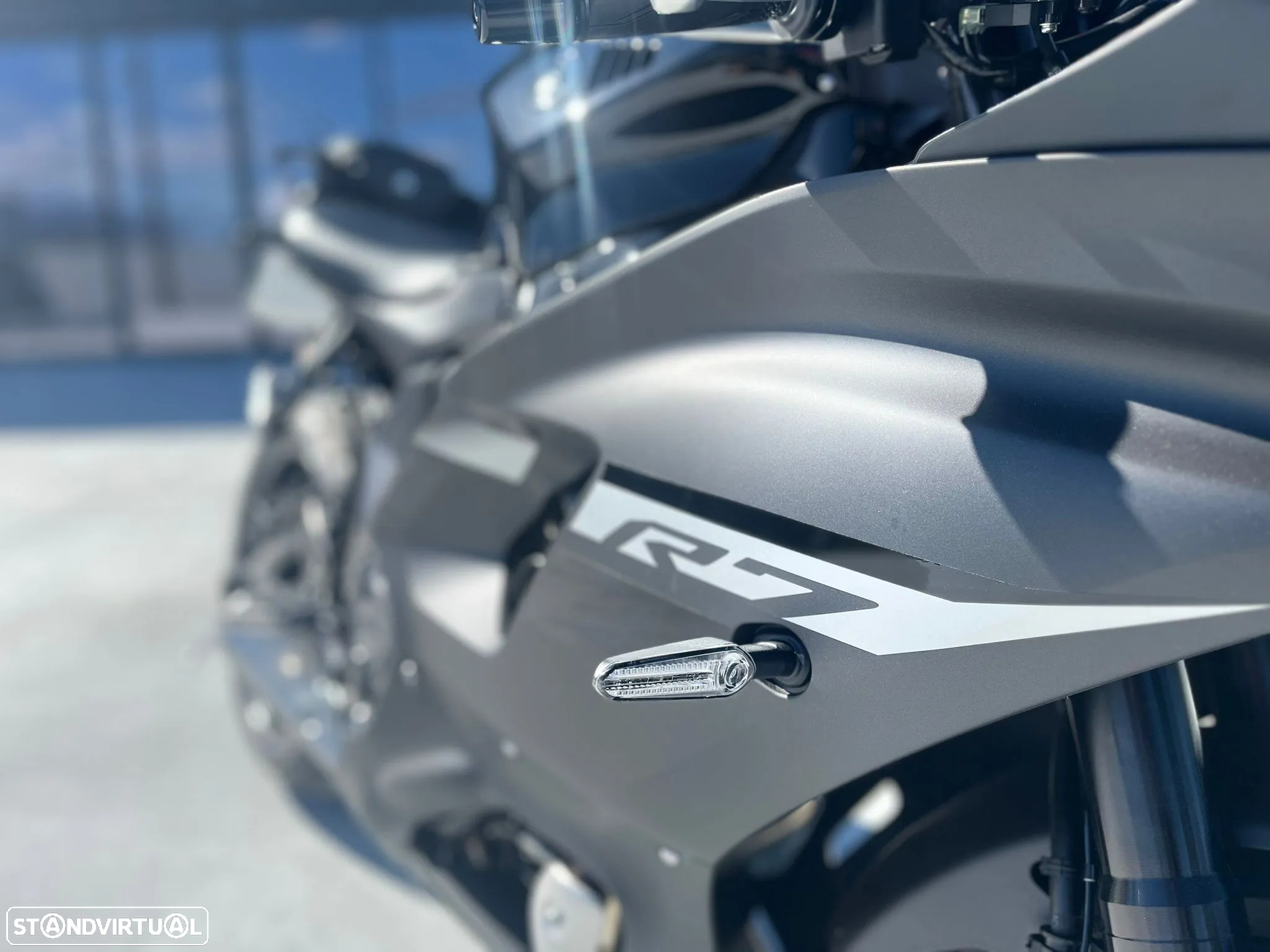 Yamaha R 7 (MIDNIGHT BLACK) - 5