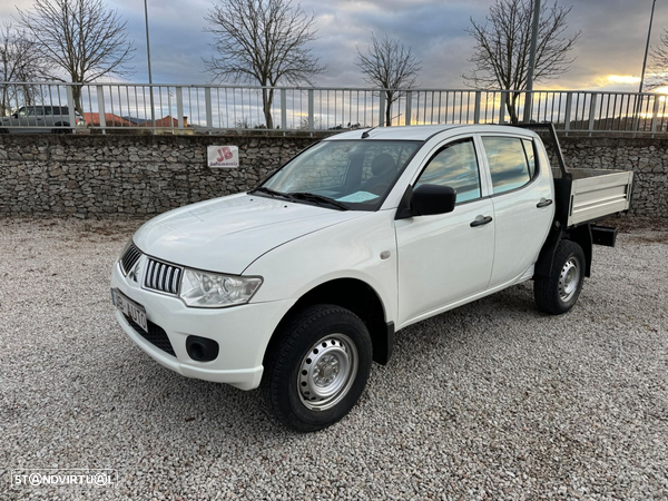 Mitsubishi L200 2.5 DI-D CD Invite 4WD