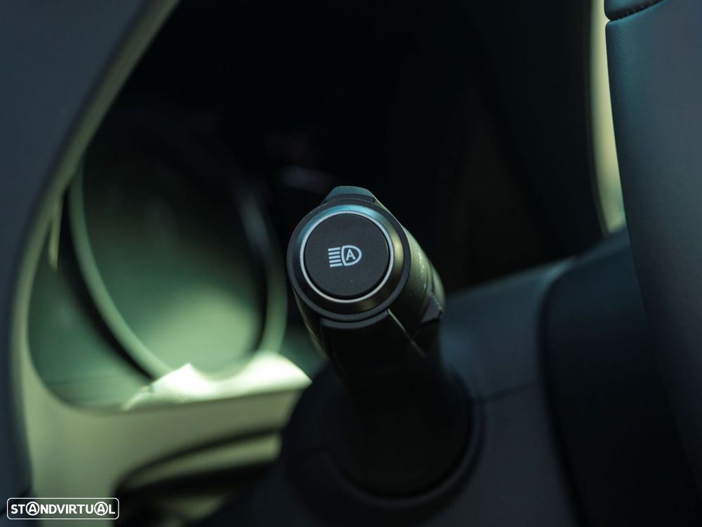 Lexus UX 250h Sport (Ecrã 12.3) - 30
