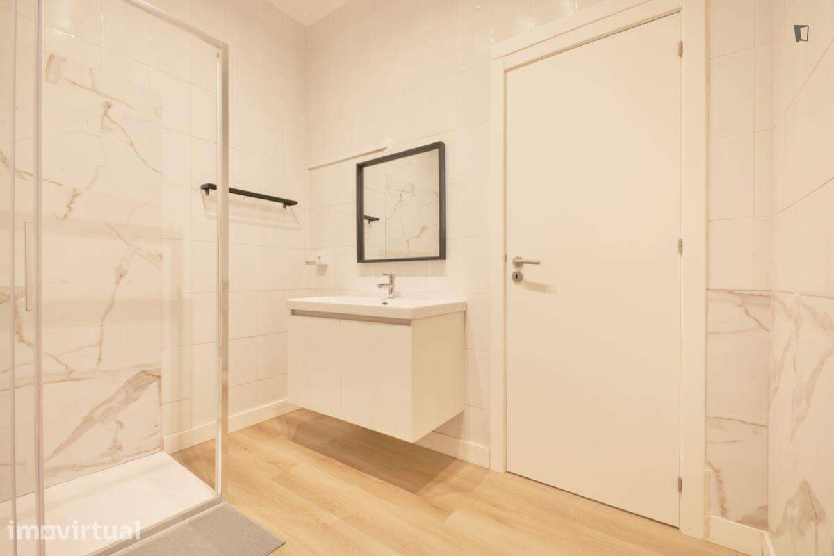 Quarto - localizado em Alameda Lisbon - Grande imagem: 4/35