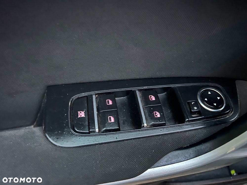 Kia Ceed - 12