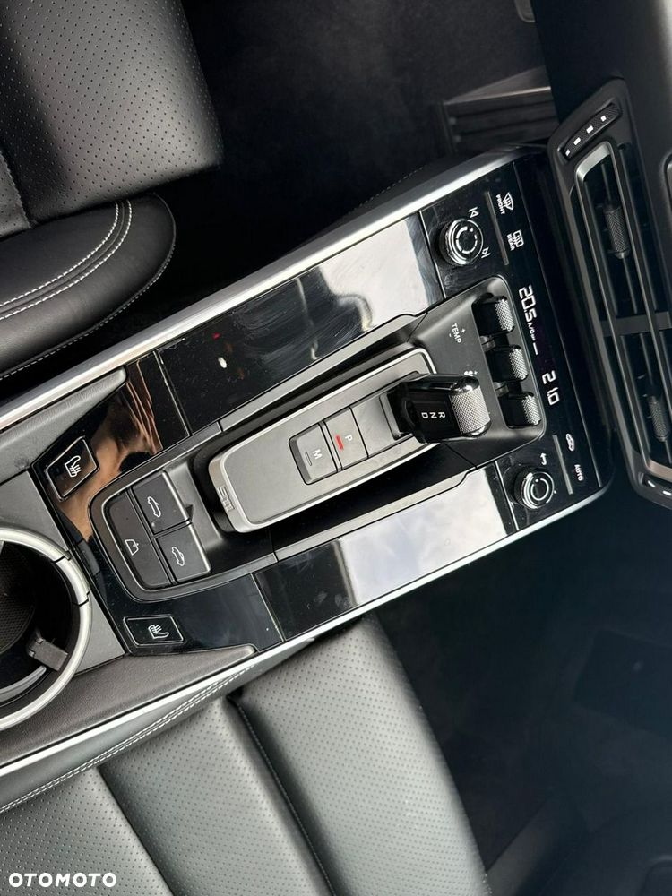Porsche 911 Carrera 4S - 23