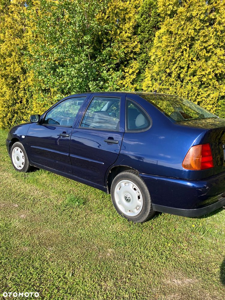Volkswagen Polo 1.4 16V Basis - 2
