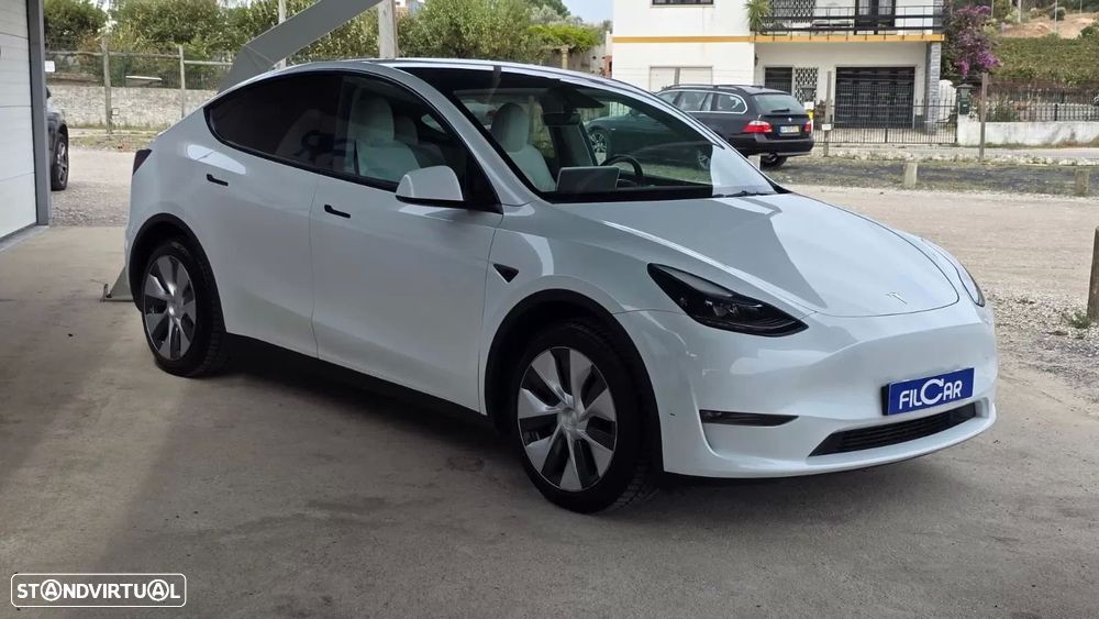 Tesla Model Y Long Range Dual Motor AWD - 3
