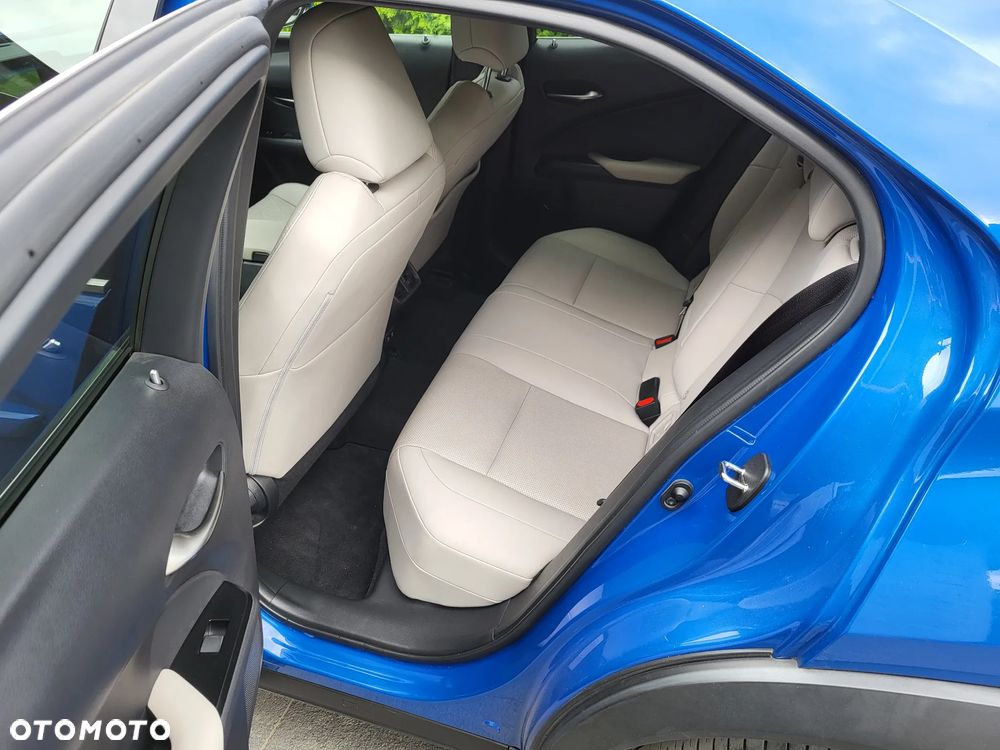 Lexus UX - 3