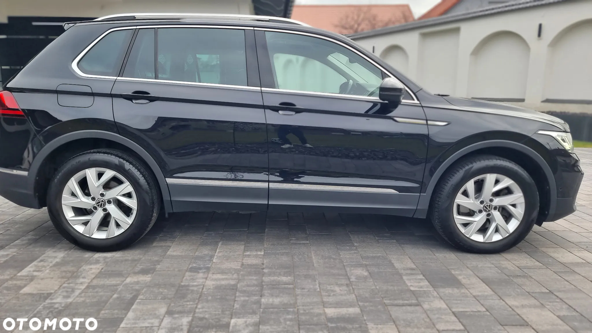Volkswagen Tiguan 2.0 TDI SCR 4MOTION DSG Elegance - 25
