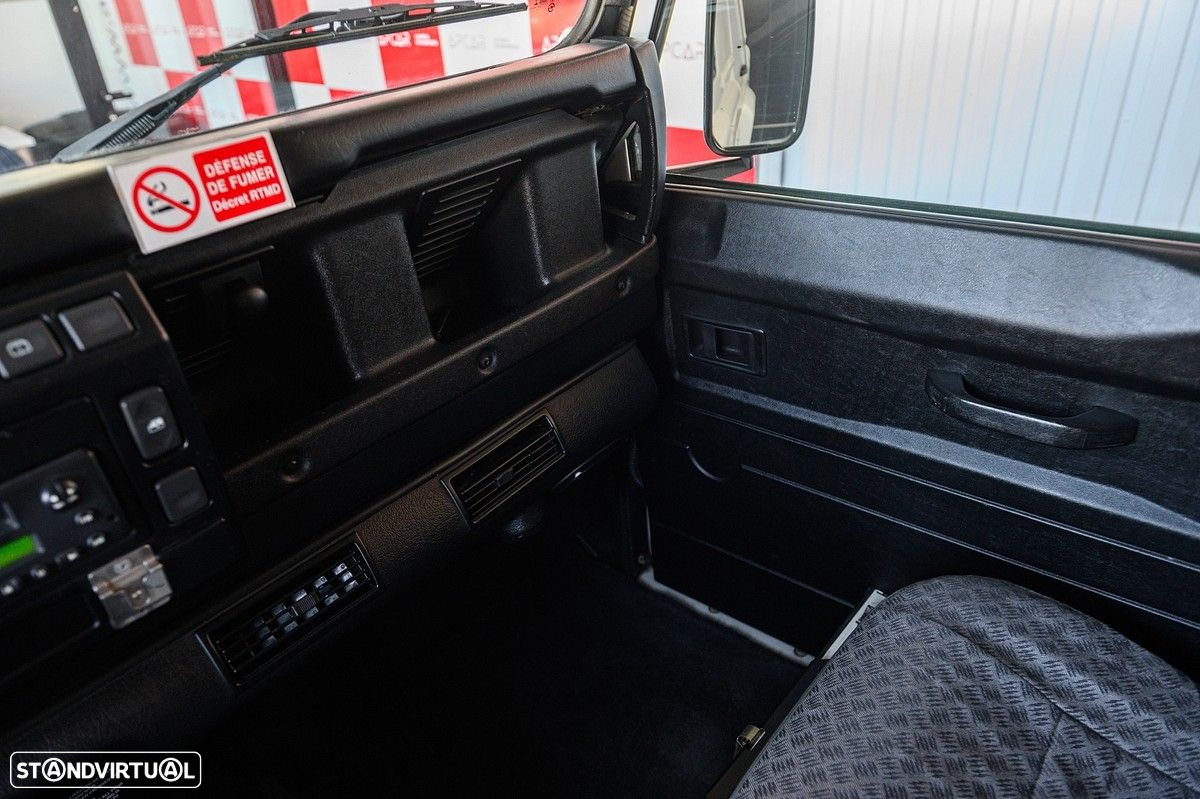 Land Rover Defender 90 SW 2.5 Td5 E - 39