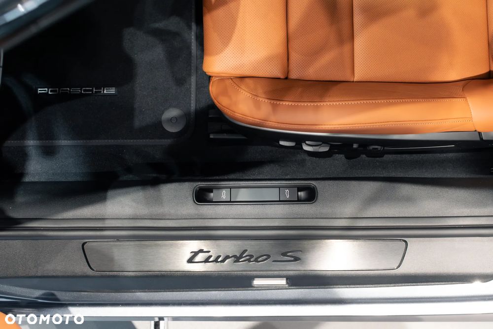 Porsche 911 Turbo S - 35
