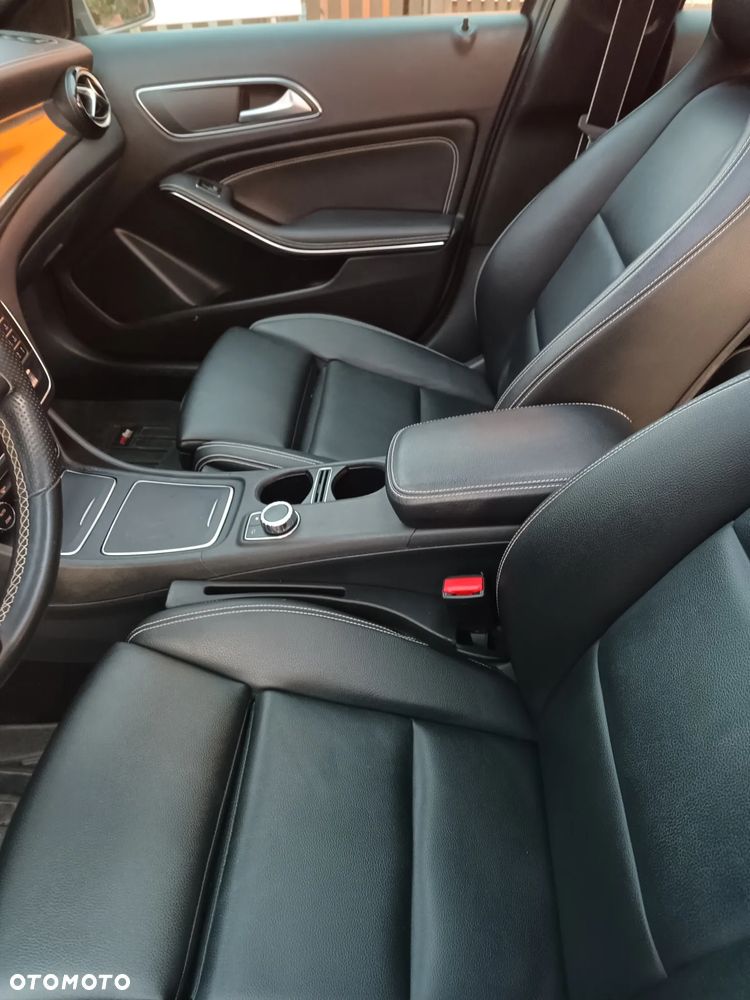 Mercedes-Benz GLA 220 d 7G-DCT UrbanStyle Edition - 13