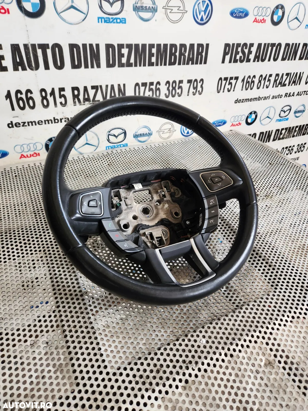 Volan Din Piele Cu Comenzi Si Padele Range Rover Evoque Facelift An 2015-2016-2017-2018-2019 Impeca - 3