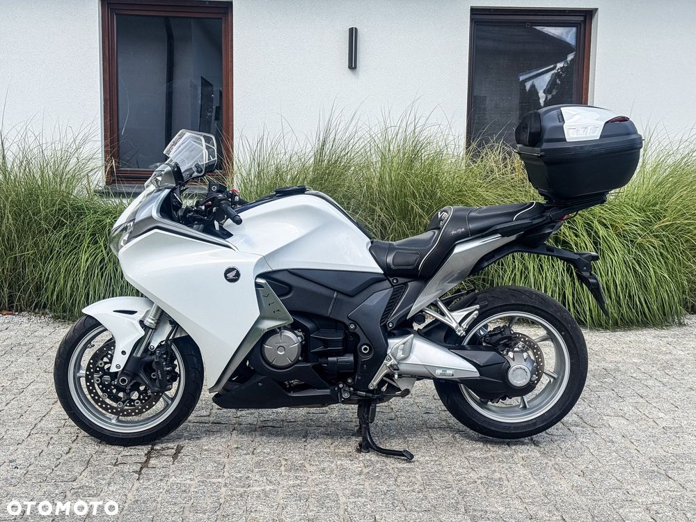 Honda VFR - 3