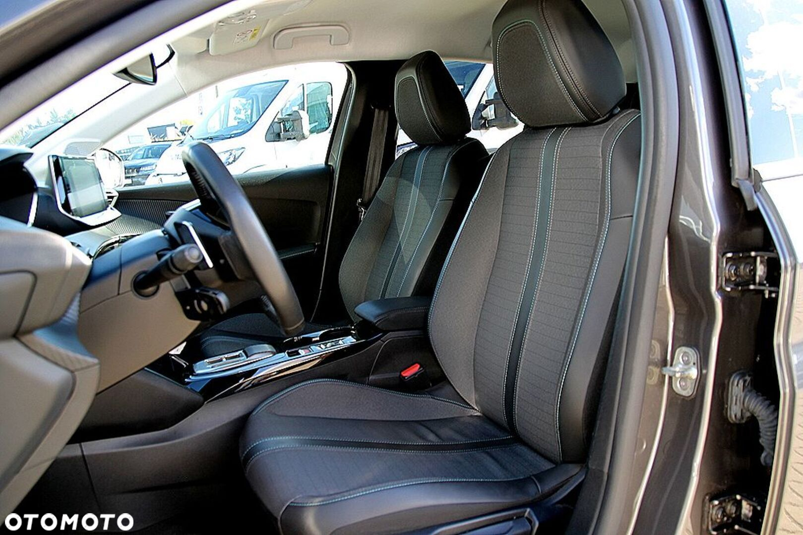 Peugeot 208 1.2 PureTech Allure S&S EAT8 - 24