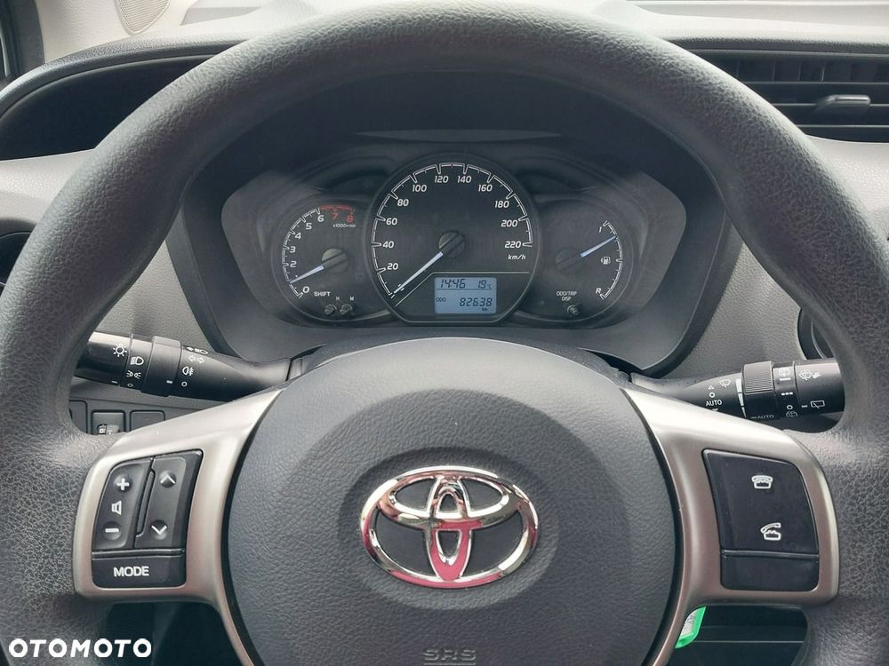 Toyota Yaris 1.0 Active EU6 - 18