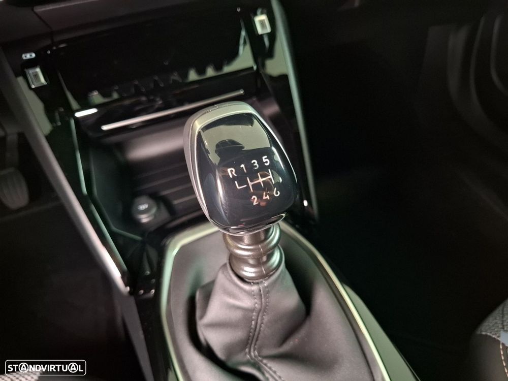 Peugeot 2008 1.2 PureTech Allure — fotografia 17